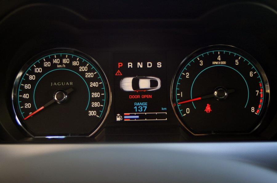  Jaguar XKR-S 2012 года  (фото 57 из 82)